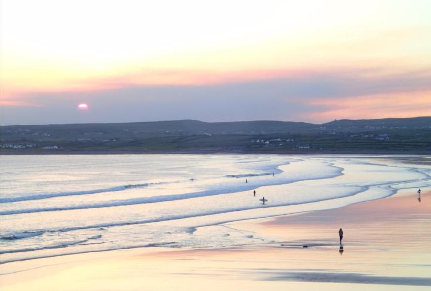 Coach House Lodge Rooms Lahinch Buitenkant foto